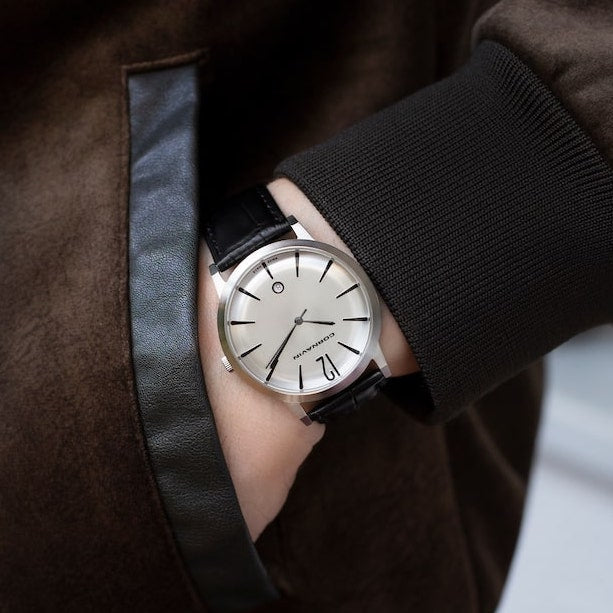 Cornavin Swiss Made Uhr der Kollektion Bellevue mit schwarzem Lederband